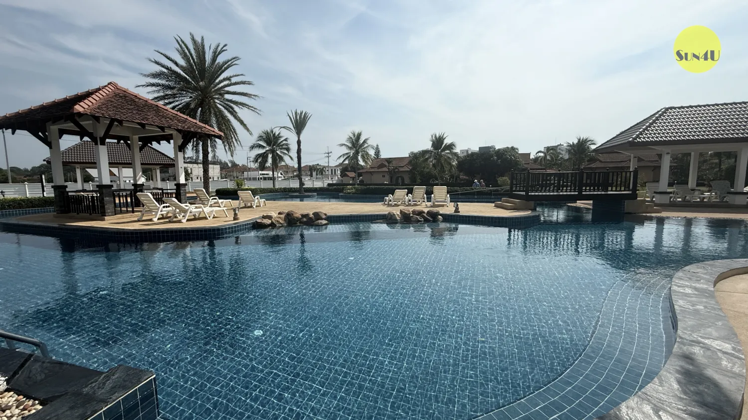 Family-Friendly 2BR Villa with Kitchen | Walk to Beach & Pool
